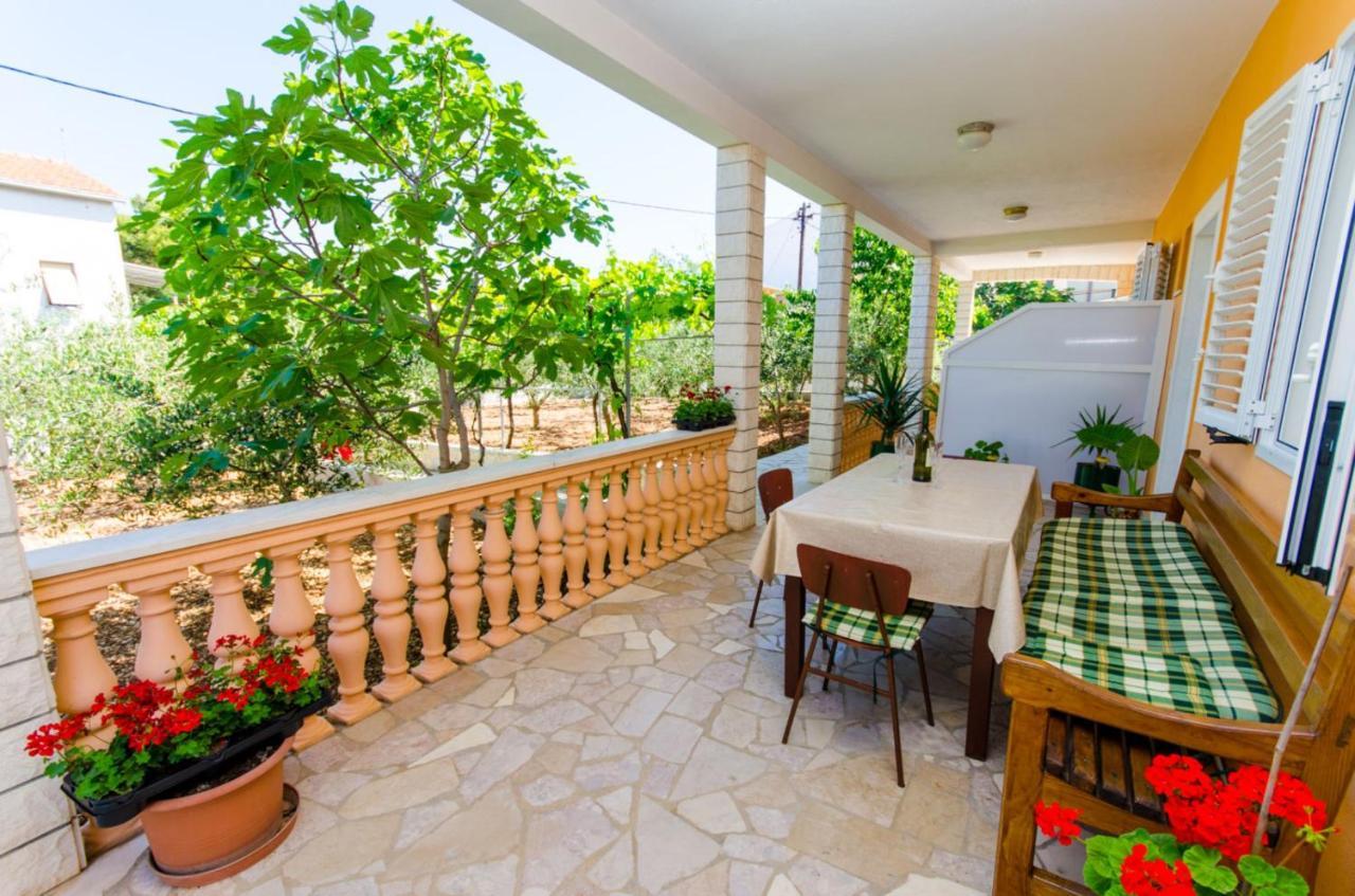 Apartments Ivana Trogir Exterior foto
